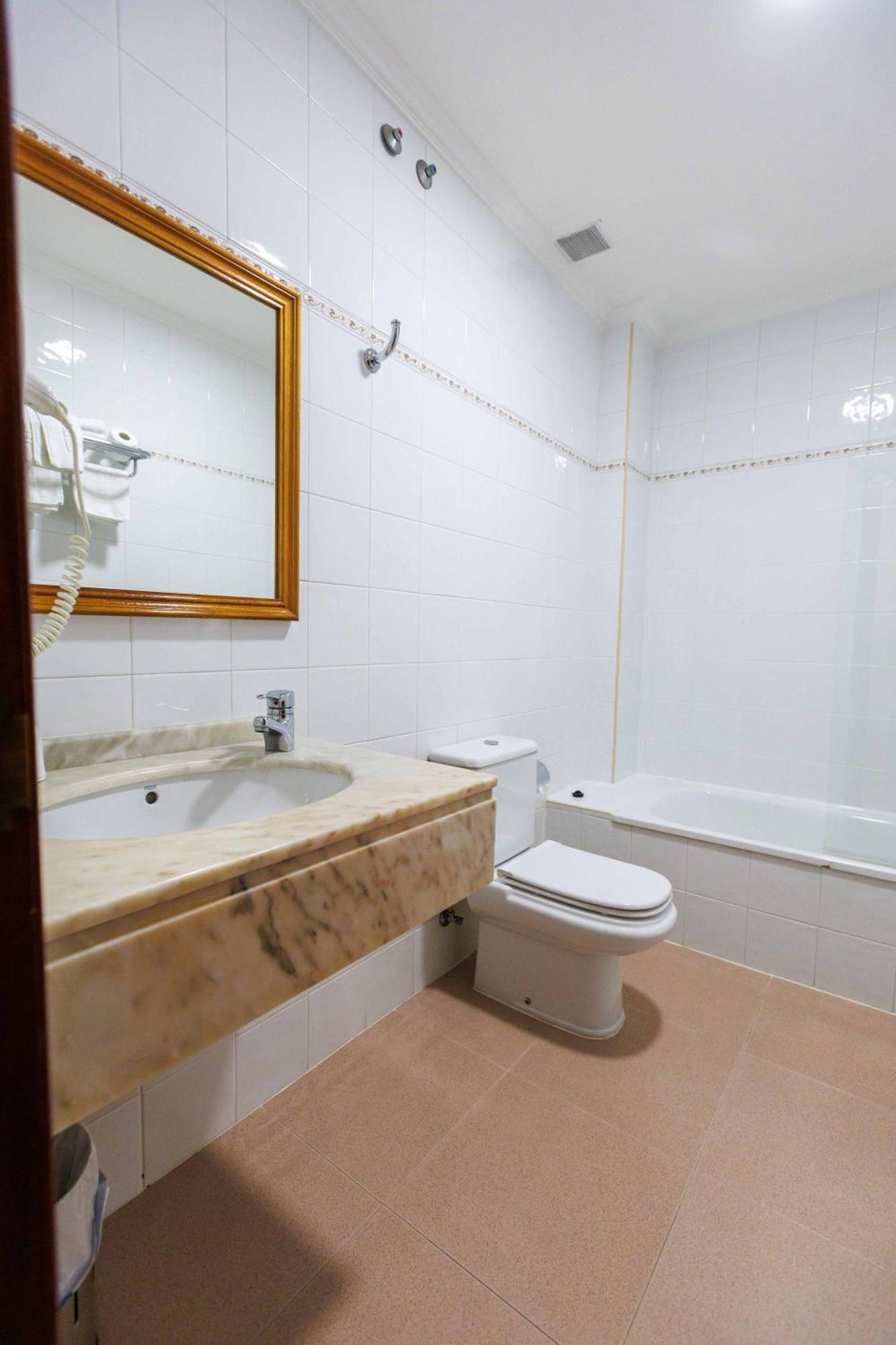 Hotel O Cruceiro Caldas De Reis Esterno foto